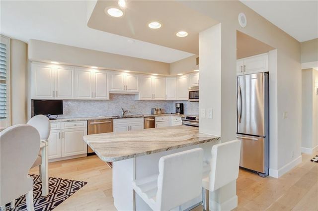 4041 Gulf Shore Blvd N Ph 7, Naples, FL 34103