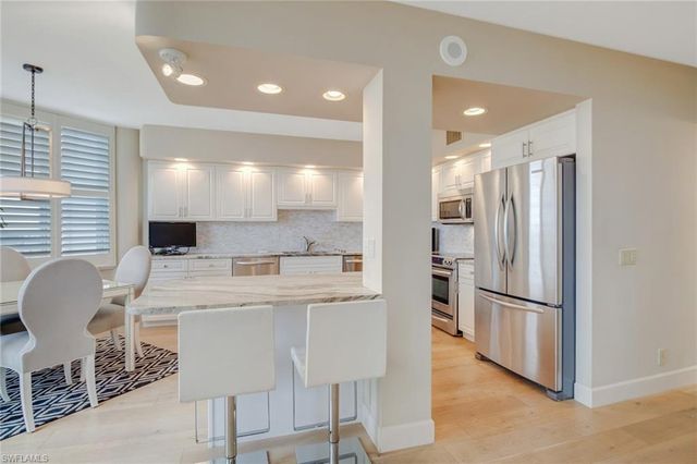 4041 Gulf Shore Blvd N Ph 7, Naples, FL 34103