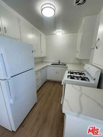 8420 Gulana Avenue, Playa Del Rey (los Angeles), CA 90293