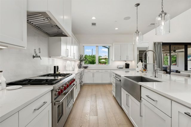 901 Cypress Grove DR, Austin, TX 78732