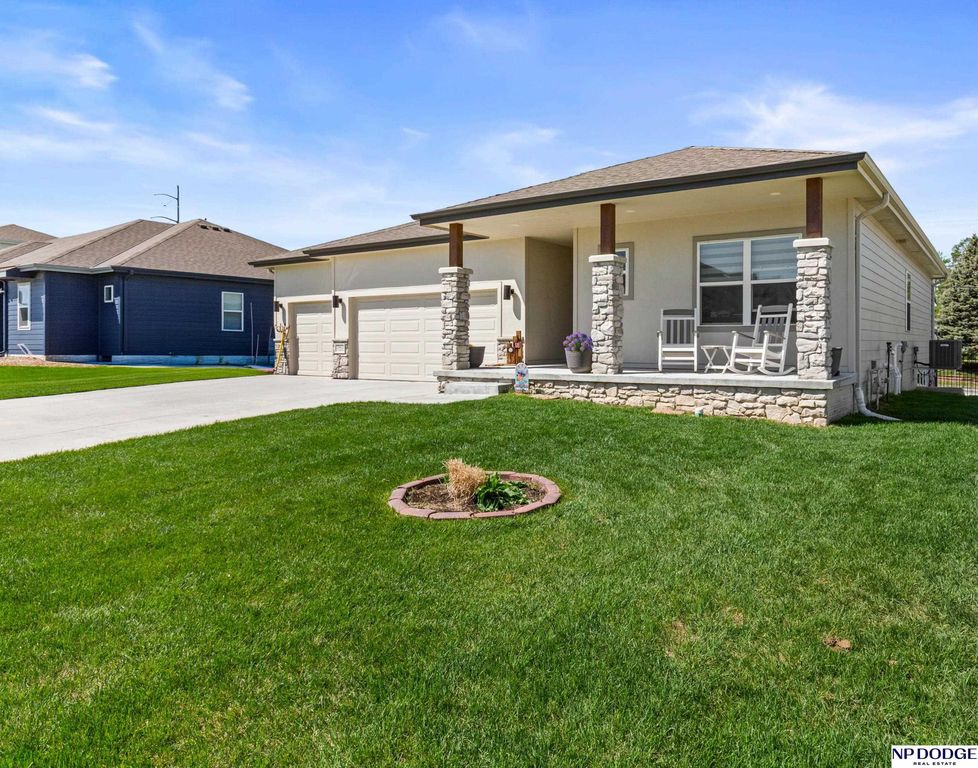 10452 S 113th Street, Papillion, NE 68046