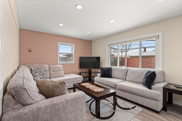 5845 Plainfield Street, Dearborn Heights, MI 48127