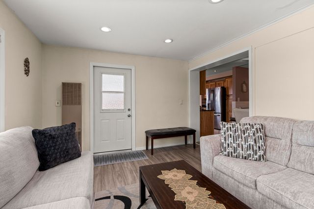 5845 Plainfield Street, Dearborn Heights, MI 48127