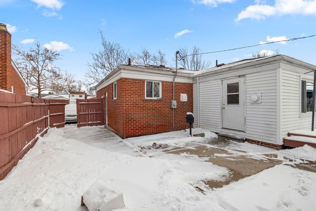 5845 Plainfield Street, Dearborn Heights, MI 48127