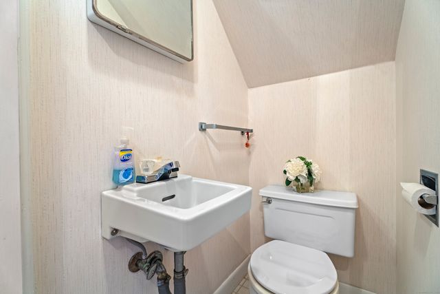 32 East Main Street, Stonington, CT 06355