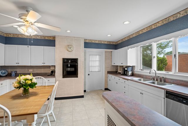 32 East Main Street, Stonington, CT 06355