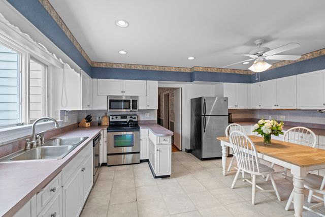 32 East Main Street, Stonington, CT 06355