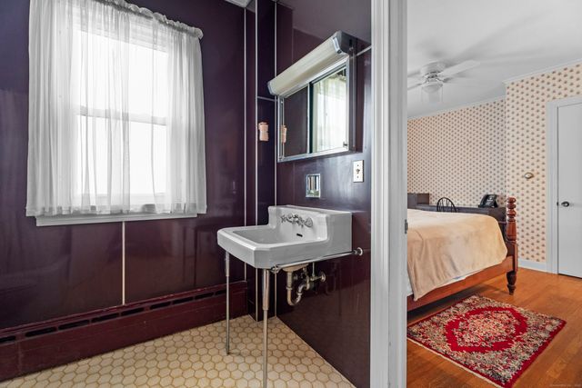 32 East Main Street, Stonington, CT 06355