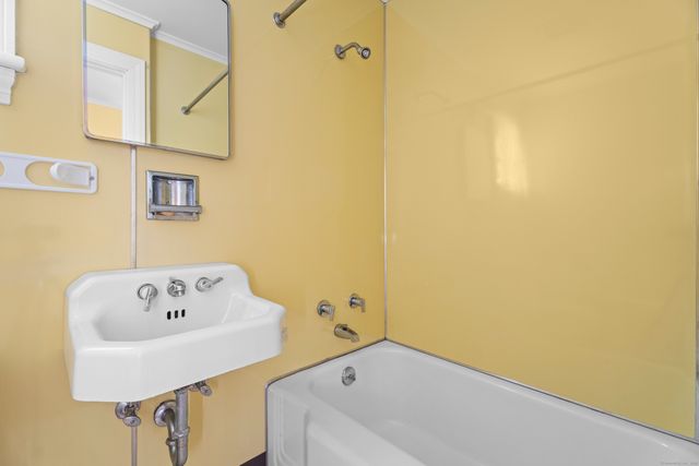 32 East Main Street, Stonington, CT 06355