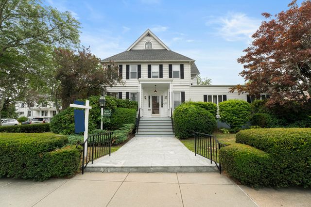 32 East Main Street, Stonington, CT 06355