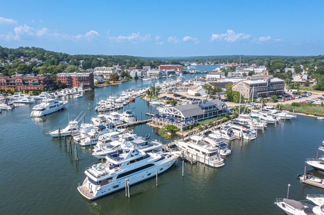 32 East Main Street, Stonington, CT 06355