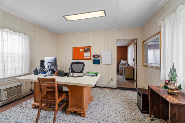 32 East Main Street, Stonington, CT 06355