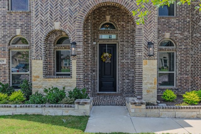 929 Gold Finch Lane, Forney, TX 75126