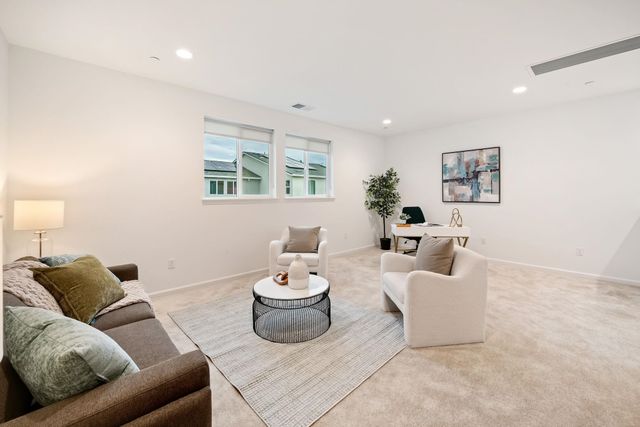 5519 Holly Bay Ave, Dublin, CA 94568