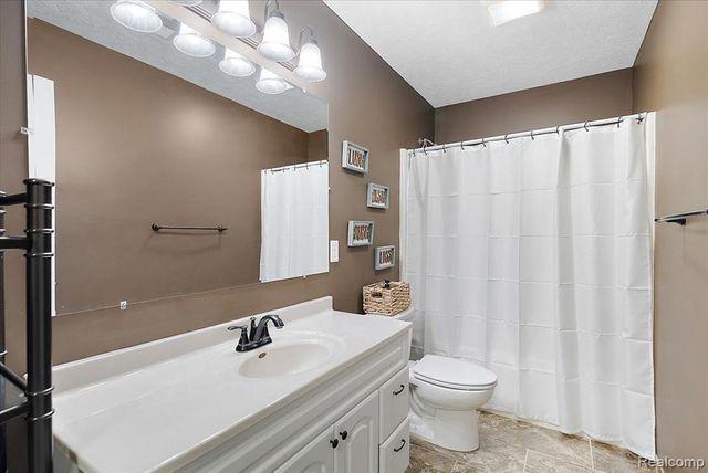 3249 Centennial Oak Drive, Hamilton, MI 49419