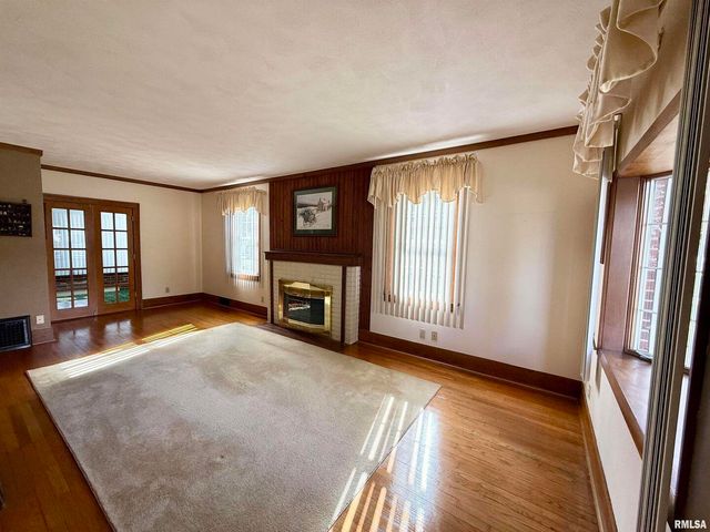 2340 7TH Street, East Moline, IL 61244