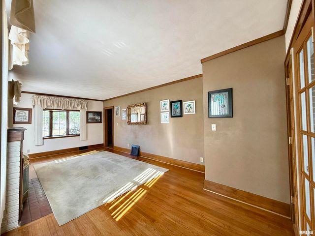 2340 7TH Street, East Moline, IL 61244