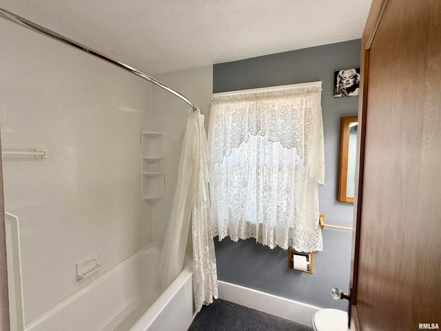 2340 7TH Street, East Moline, IL 61244