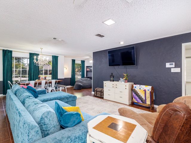 809 Brook Hollow Street, Brownwood, TX 76801