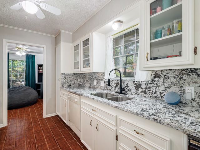 809 Brook Hollow Street, Brownwood, TX 76801