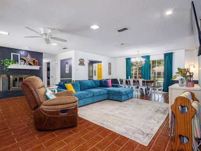 809 Brook Hollow Street, Brownwood, TX 76801