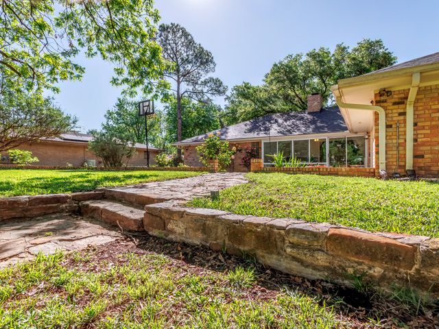 809 Brook Hollow Street, Brownwood, TX 76801