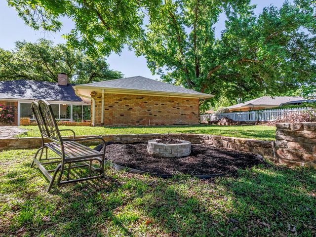 809 Brook Hollow Street, Brownwood, TX 76801