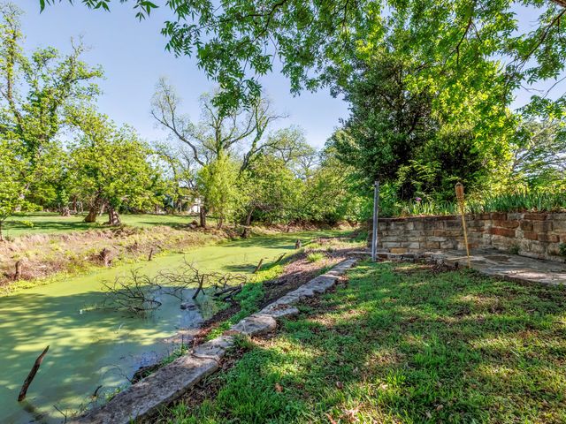 809 Brook Hollow Street, Brownwood, TX 76801