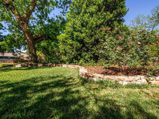 809 Brook Hollow Street, Brownwood, TX 76801