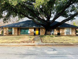 809 Brook Hollow Street, Brownwood, TX 76801