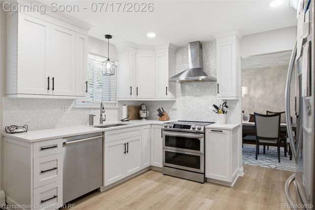 5569 Tadworth Place, West Bloomfield Charter Township, MI 48322