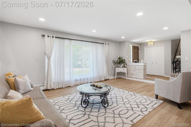 5569 Tadworth Place, West Bloomfield Charter Township, MI 48322