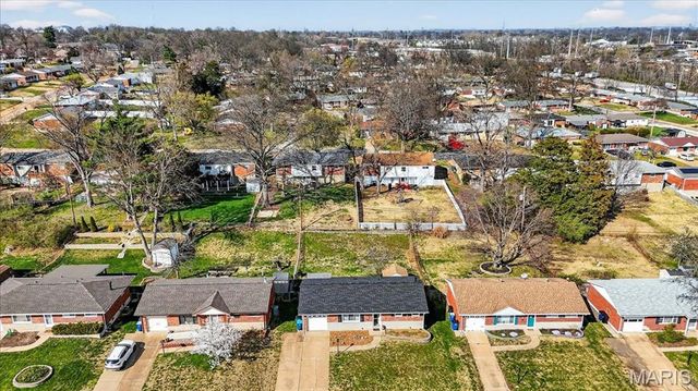 9831 Lindhall Lane, Unincorporated, MO 63123