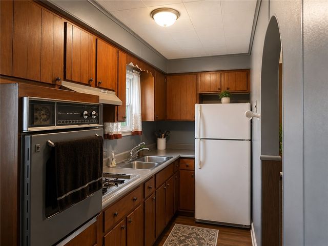 139 Wampum Avenue, Ellwood City, PA 16117
