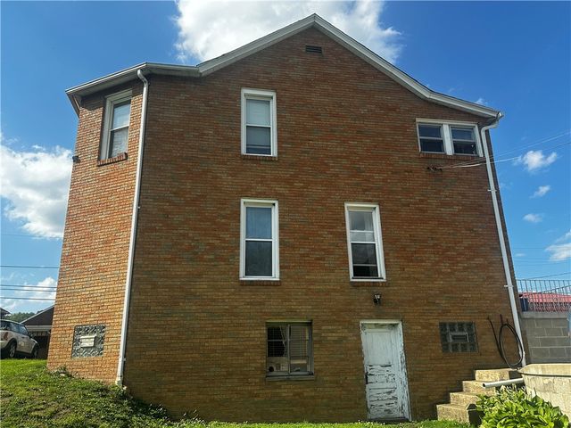 139 Wampum Avenue, Ellwood City, PA 16117