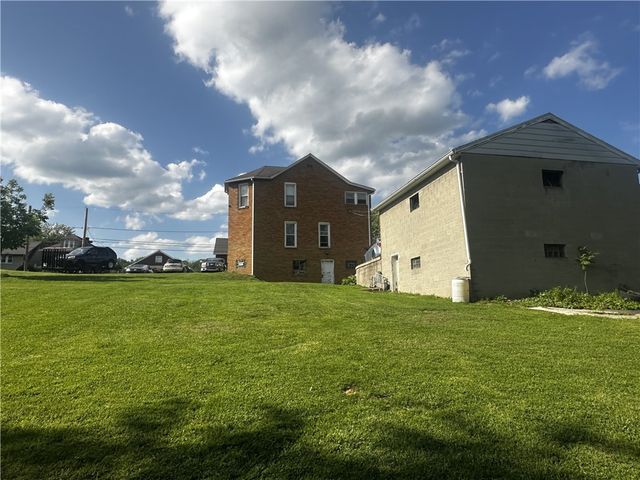 139 Wampum Avenue, Ellwood City, PA 16117