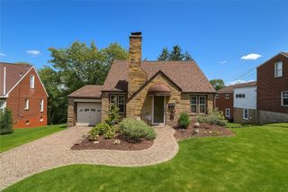 8 Keifer Dr, Upper St Clair, PA 15241