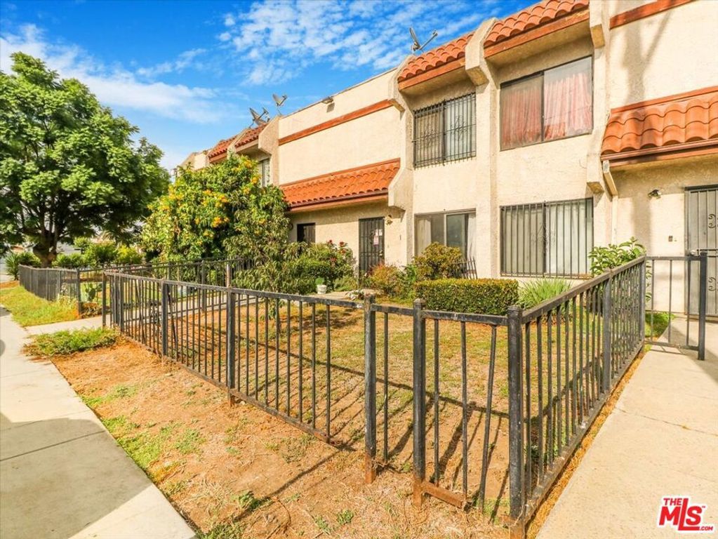 11414 S Budlong Avenue 8, Los Angeles, CA 90044