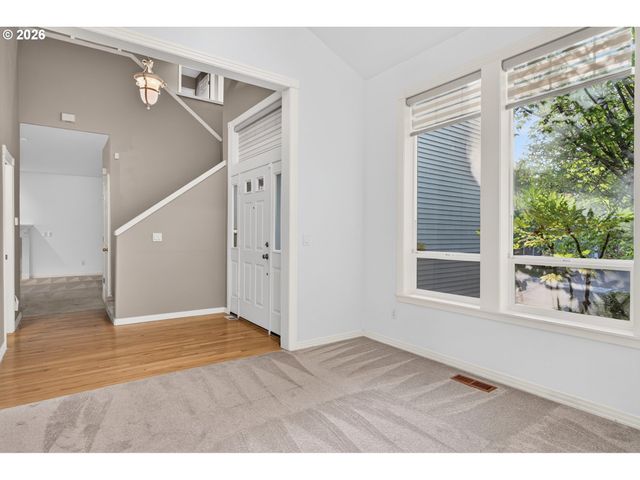 12604 Sw CREEKSHIRE Dr, Tigard, OR 97223