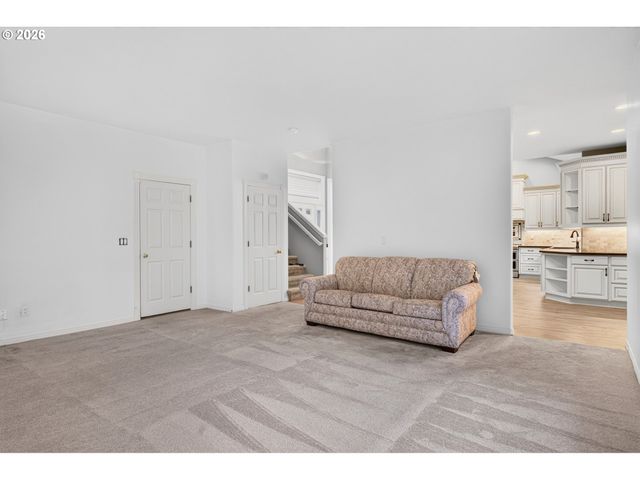 12604 Sw CREEKSHIRE Dr, Tigard, OR 97223