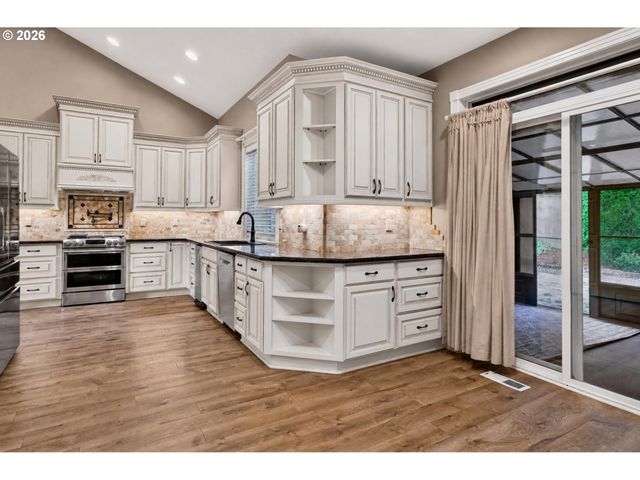 12604 Sw CREEKSHIRE Dr, Tigard, OR 97223