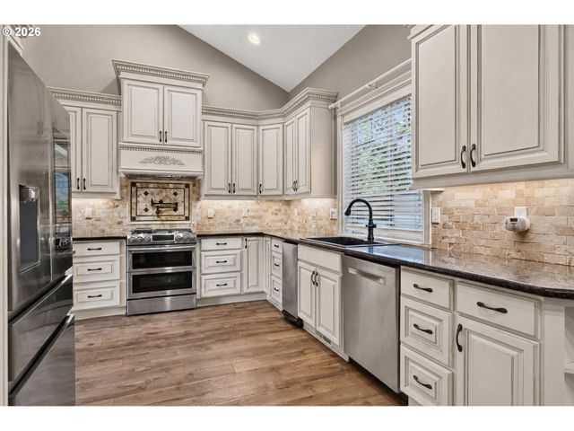 12604 Sw CREEKSHIRE Dr, Tigard, OR 97223