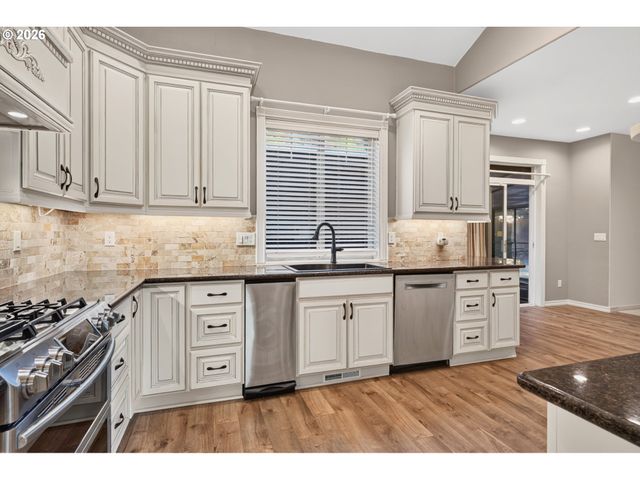 12604 Sw CREEKSHIRE Dr, Tigard, OR 97223