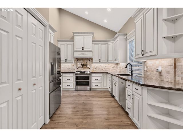 12604 Sw CREEKSHIRE Dr, Tigard, OR 97223