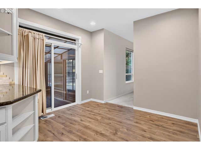 12604 Sw CREEKSHIRE Dr, Tigard, OR 97223