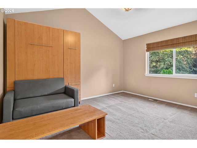 12604 Sw CREEKSHIRE Dr, Tigard, OR 97223