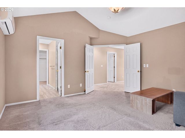 12604 Sw CREEKSHIRE Dr, Tigard, OR 97223
