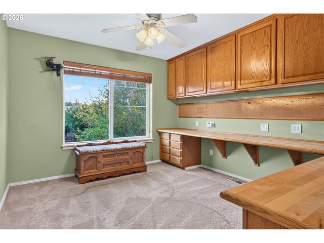 12604 Sw CREEKSHIRE Dr, Tigard, OR 97223