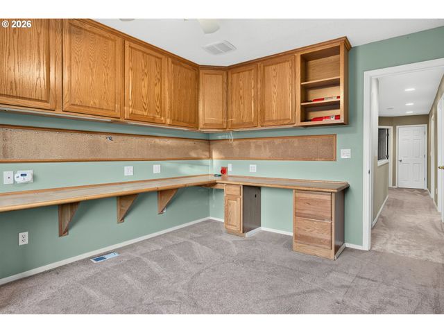 12604 Sw CREEKSHIRE Dr, Tigard, OR 97223