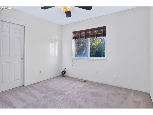 12604 Sw CREEKSHIRE Dr, Tigard, OR 97223